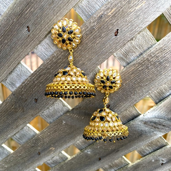 Brand New Black and Gold jhumka Earrings Very light weight - Picture 6 of 6